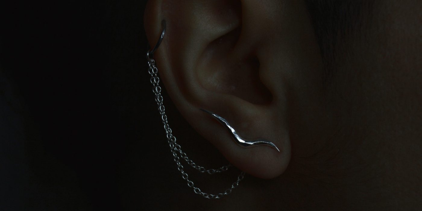 Boucles d'oreilles éclairs avec chaînes de piercing amovibles